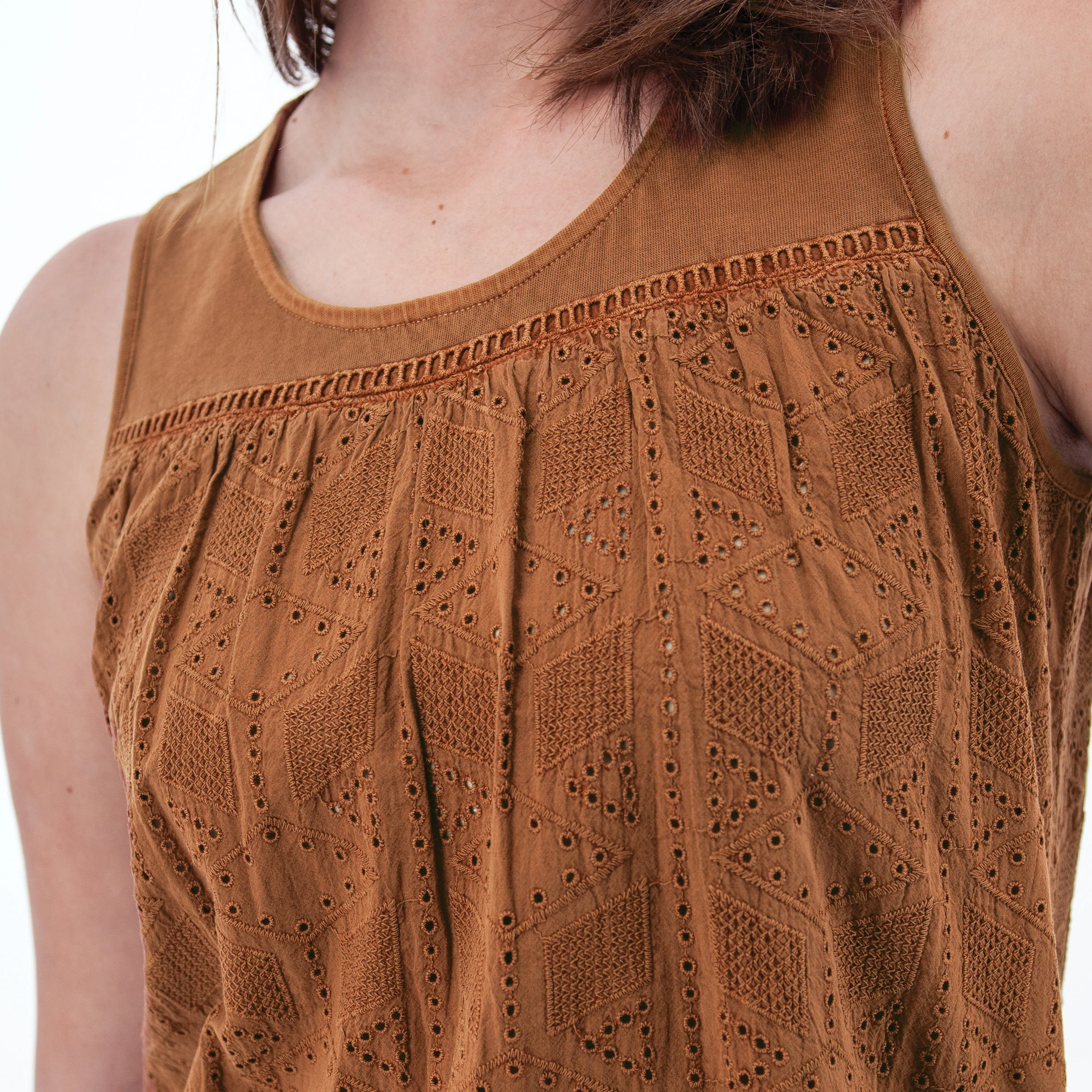 Shelle Eyelet Tank Top - M19168 - Image 4